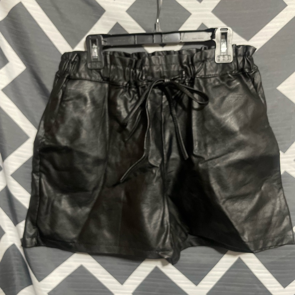 Boohoo Black High Waist faux Leather Shorts size 8 - Picture 2 of 7
